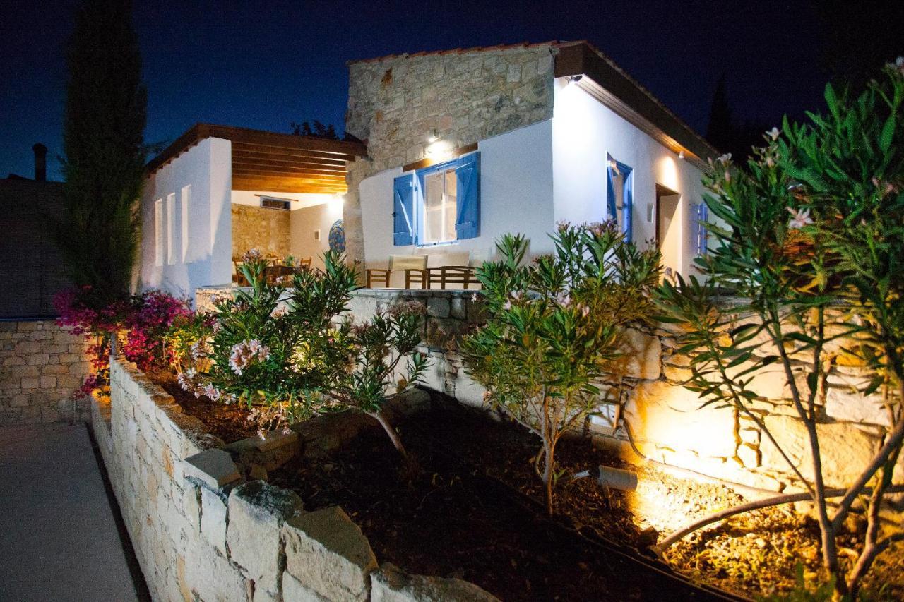 Maison d'hôtes Cecilias Courtyard à Malya Extérieur photo