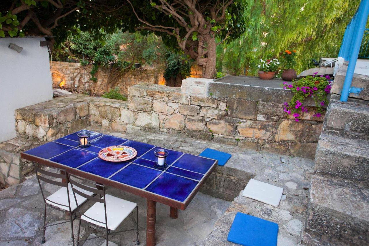 Maison d'hôtes Cecilias Courtyard à Malya Extérieur photo
