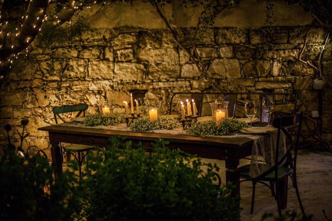 Maison d'hôtes Cecilias Courtyard à Malya Extérieur photo