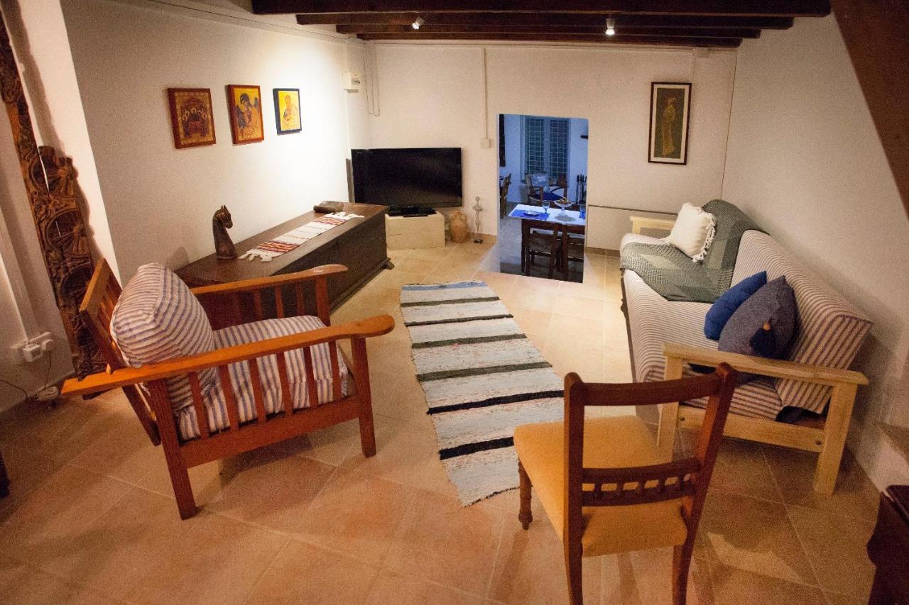 Maison d'hôtes Cecilias Courtyard à Malya Extérieur photo