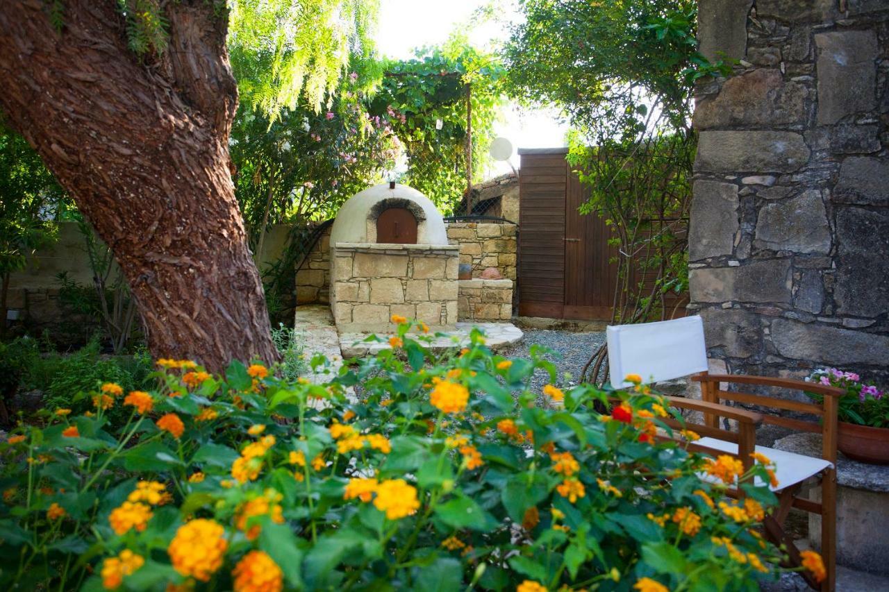 Maison d'hôtes Cecilias Courtyard à Malya Extérieur photo