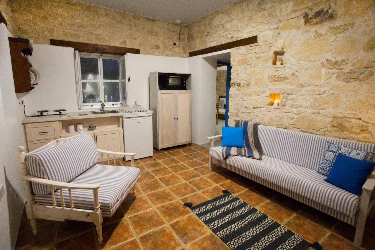 Maison d'hôtes Cecilias Courtyard à Malya Extérieur photo