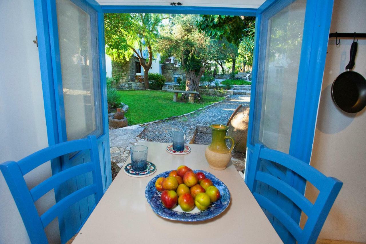 Maison d'hôtes Cecilias Courtyard à Malya Extérieur photo