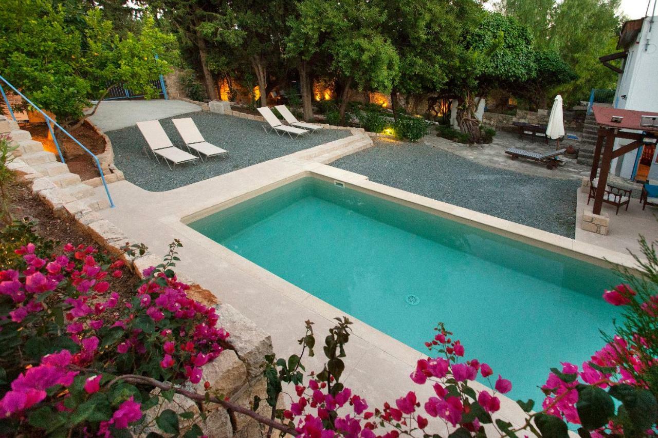 Maison d'hôtes Cecilias Courtyard à Malya Extérieur photo