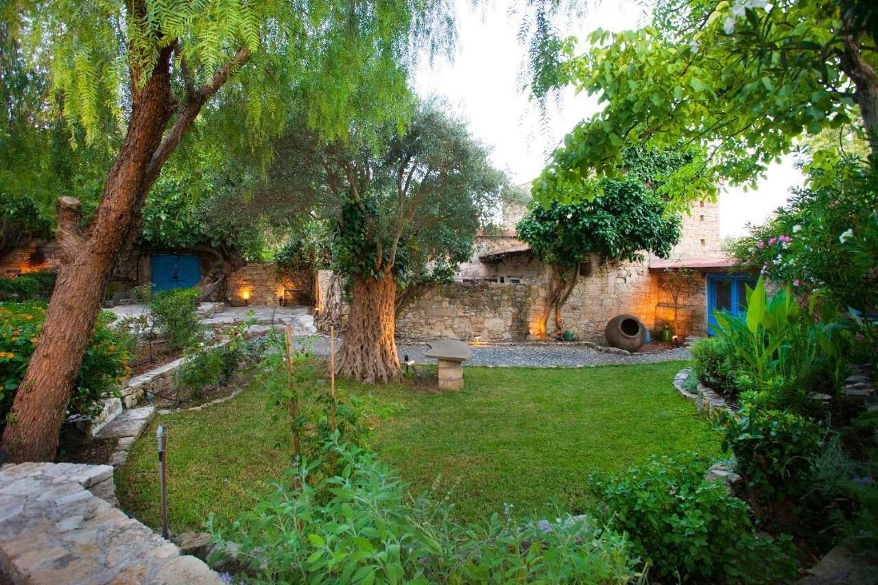 Maison d'hôtes Cecilias Courtyard à Malya Extérieur photo